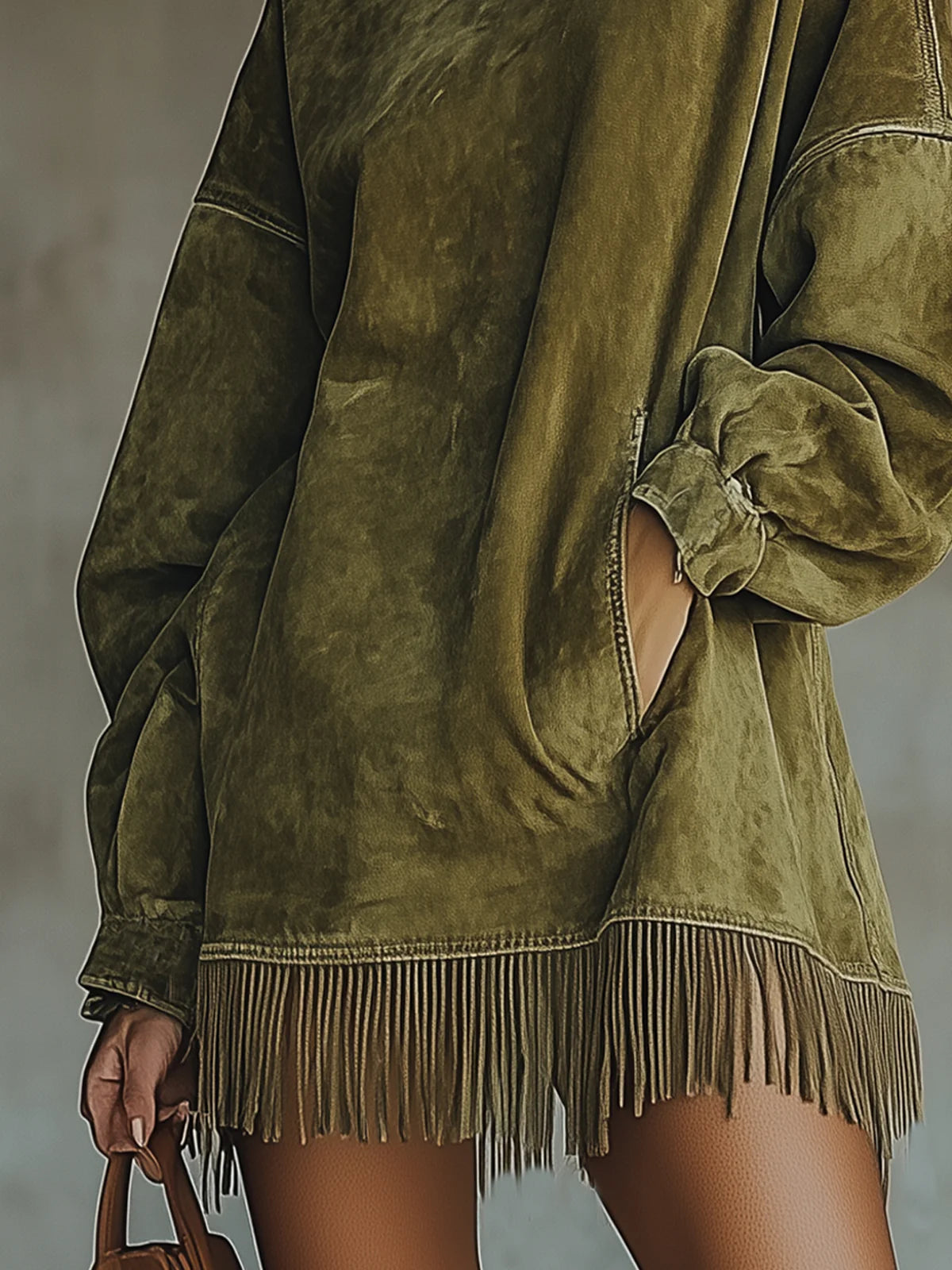 Gabrielle | Elegantes Kleid mit hohem Kragen und verspielten Fransen