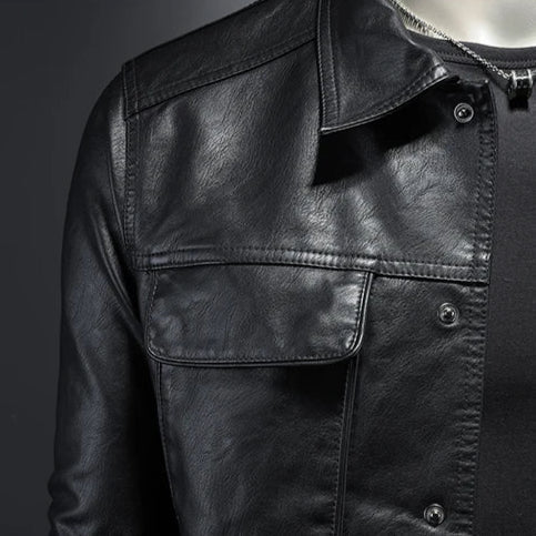 Coole Lederjacke im Biker-Stil
