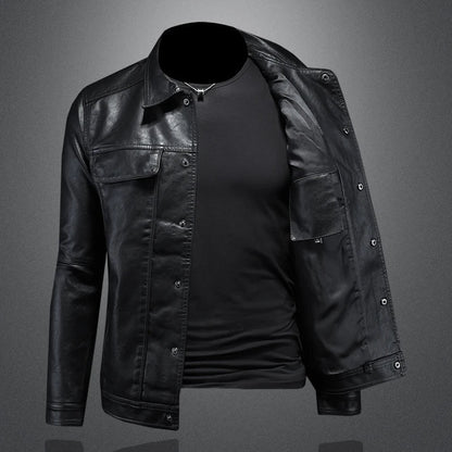 Coole Lederjacke im Biker-Stil
