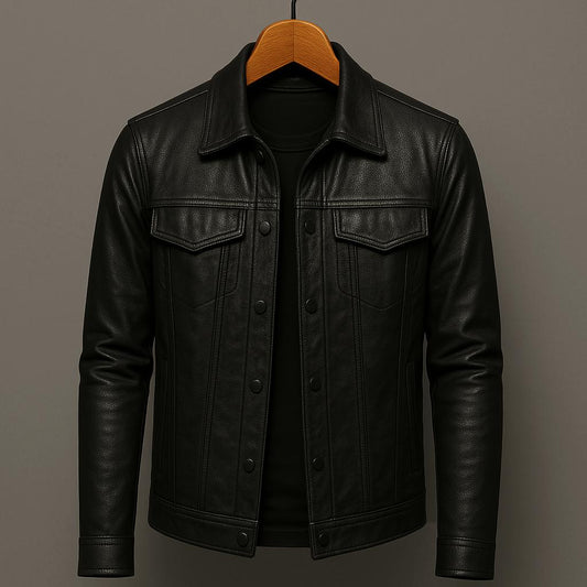 Coole Lederjacke im Biker-Stil