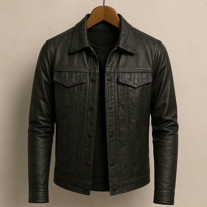 Coole Lederjacke im Biker-Stil